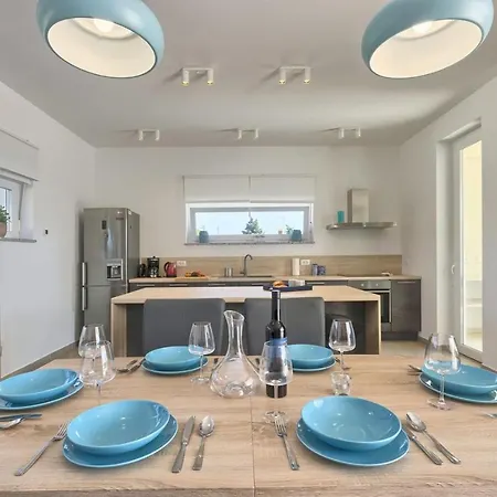 Aura Villa *