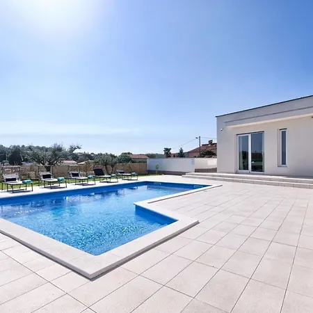 Aura Villa *