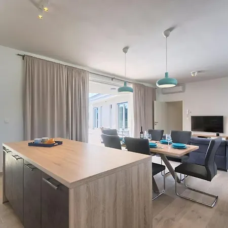 Aura Villa *